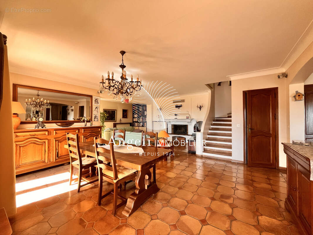 Maison à ROQUEBRUNE-SUR-ARGENS