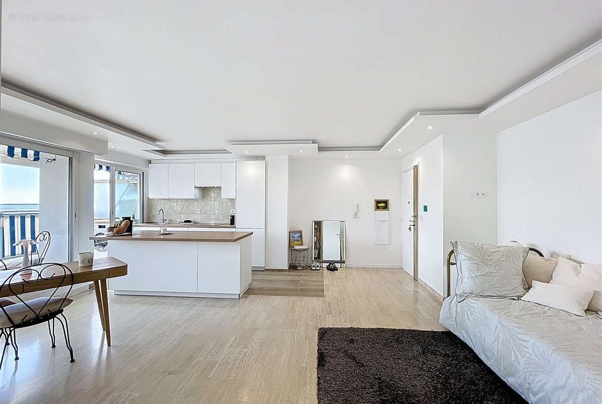 Appartement à VALLAURIS