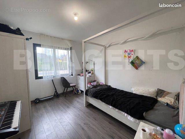 1fe49dc79f2c10a2ecc8e2658a1bb217b78b6b4d - Maison à SEDAN
