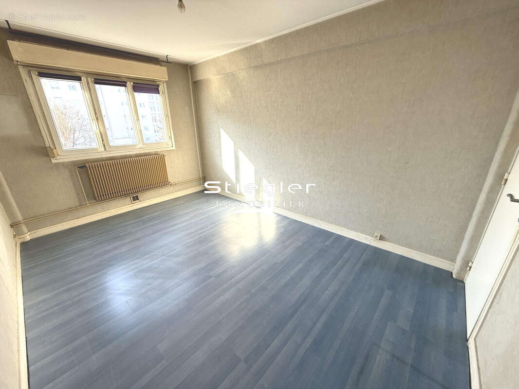 Chambre 1 - Appartement à ILLKIRCH-GRAFFENSTADEN