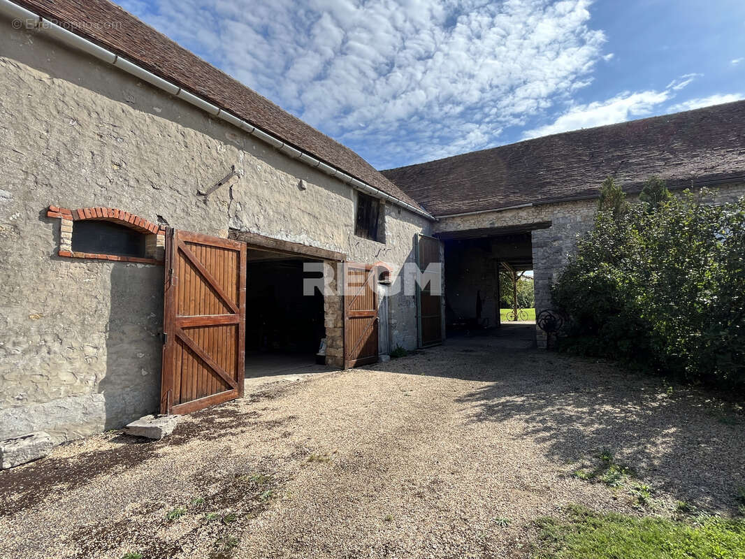 Maison à LA CHAPELLE-LA-REINE