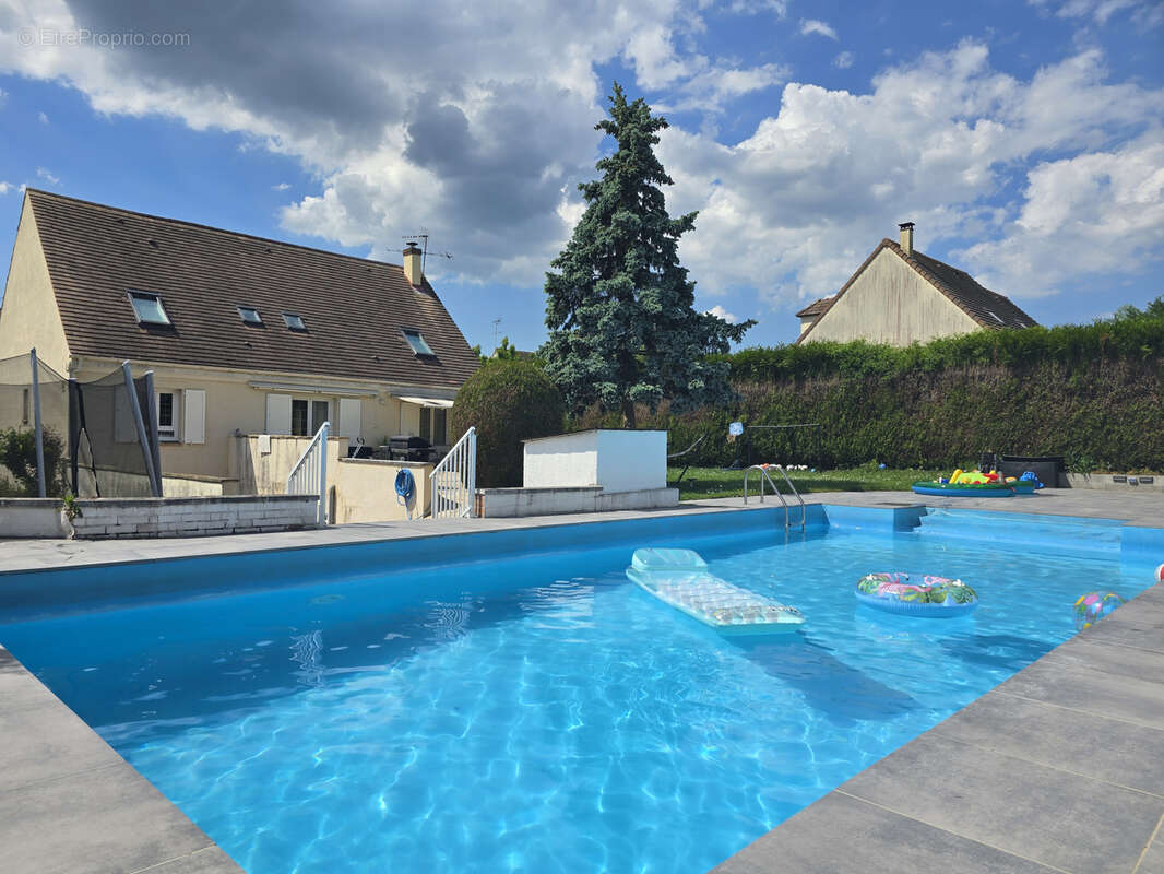 Maison à CRECY-LA-CHAPELLE