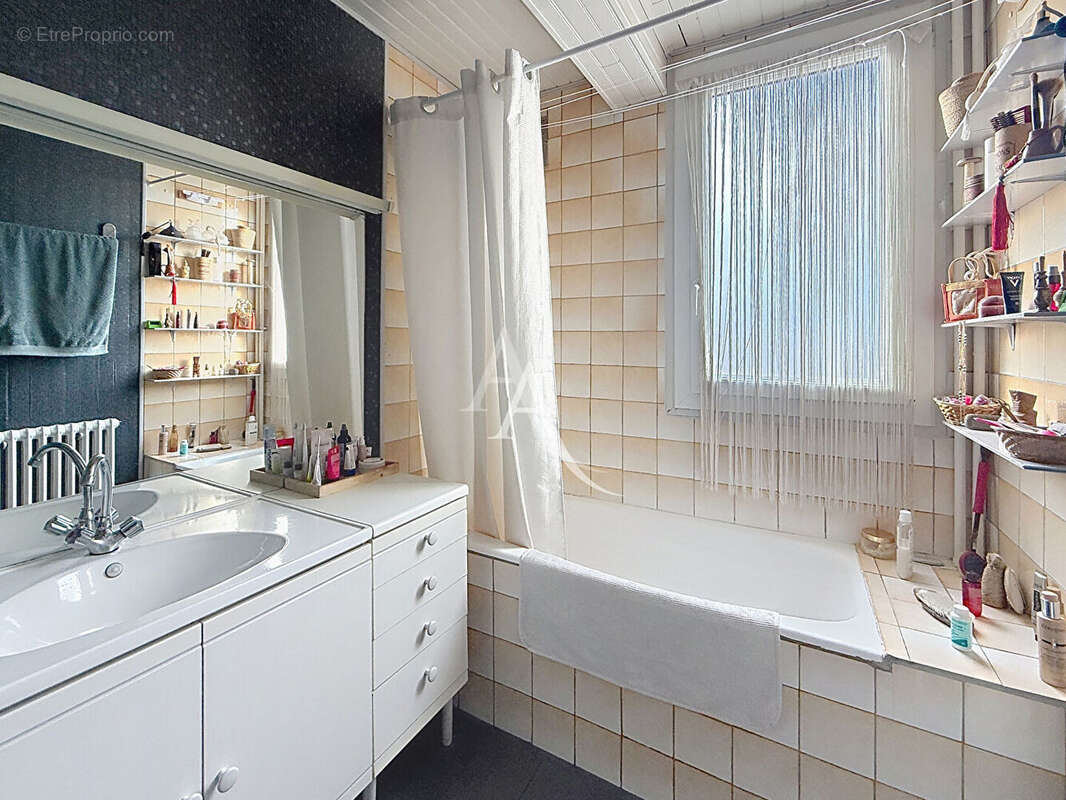 Appartement à PARIS-20E