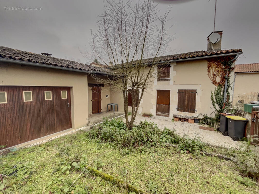 Maison à NOUAILLE-MAUPERTUIS