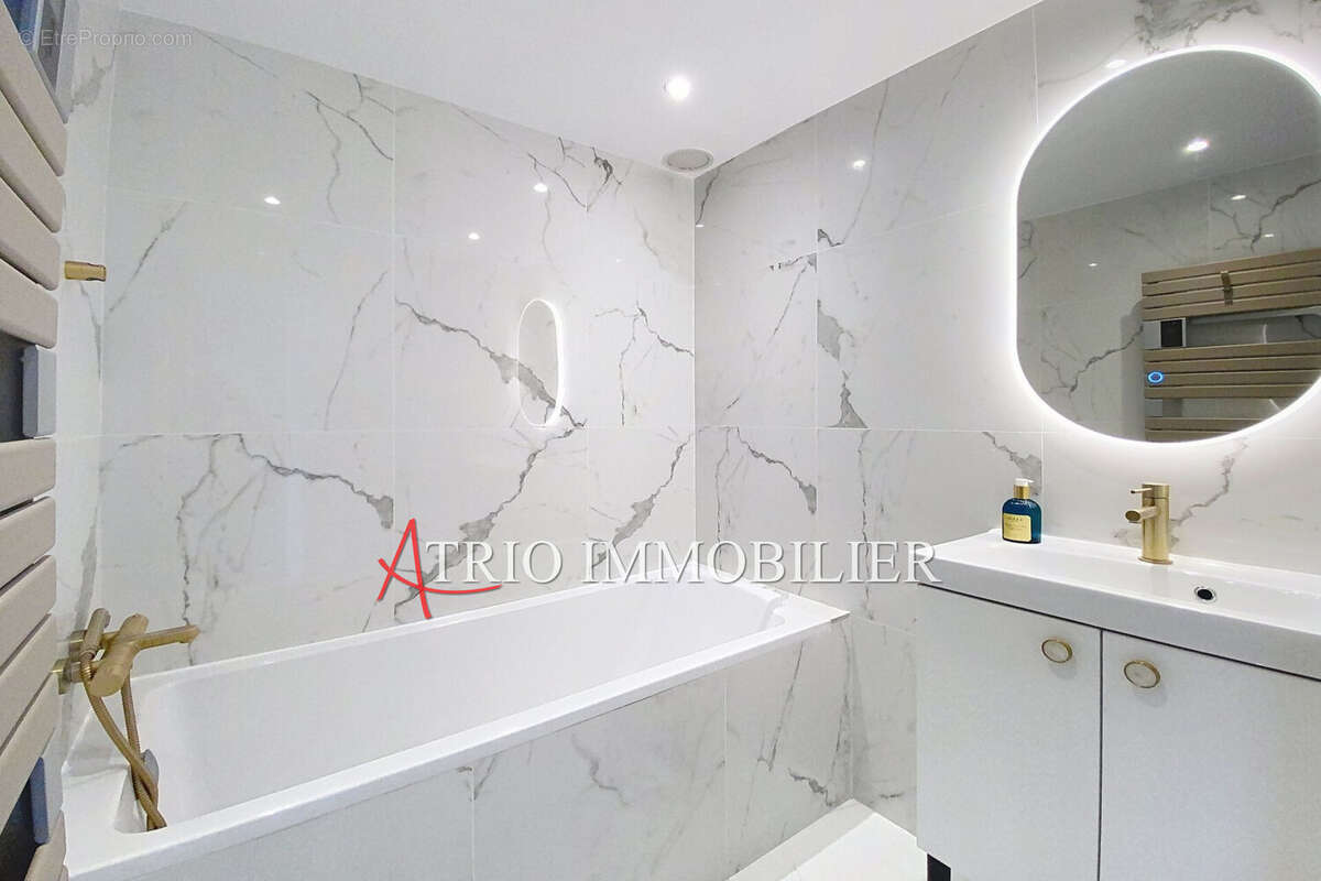 Appartement à SAINT-LAURENT-DU-VAR