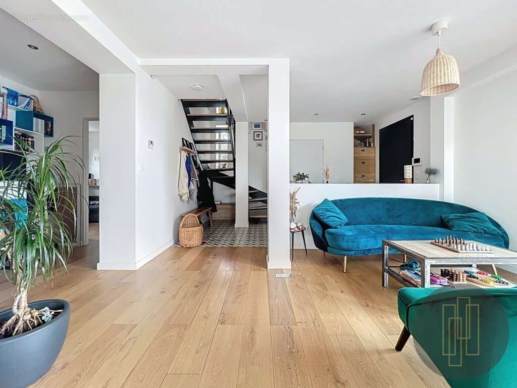 Maison à LUCENAY