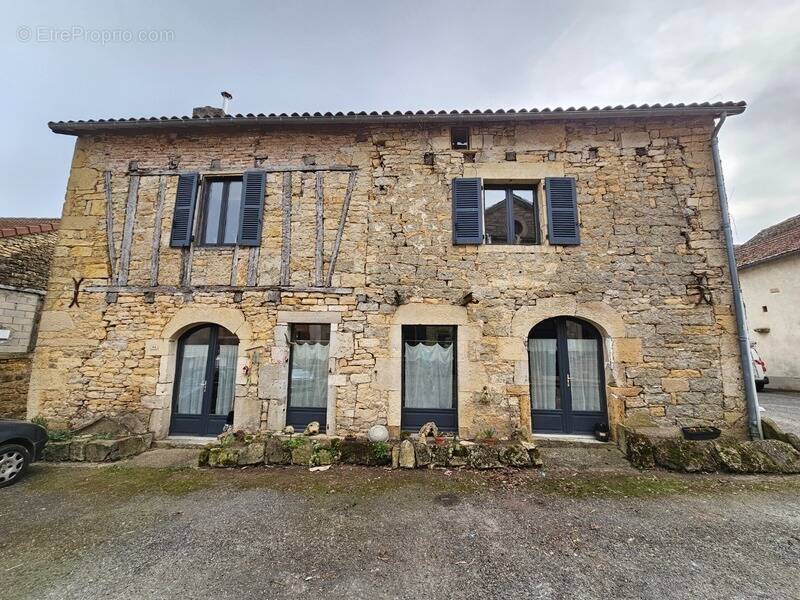 Maison à PUYLAGARDE