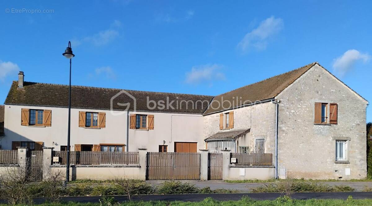 Maison à MACHAULT
