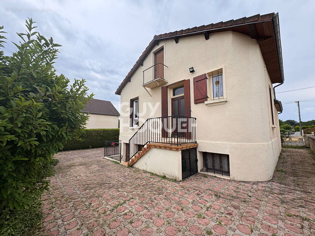 Maison à MONTCENIS