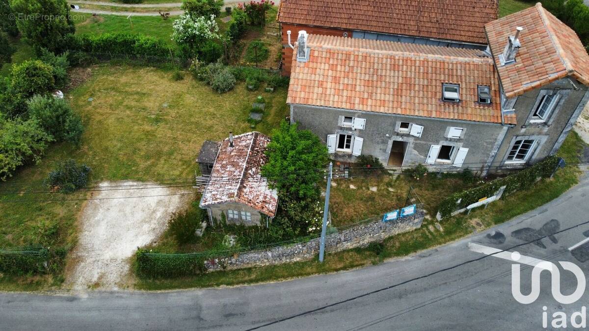 Photo 1 - Maison à CHAZELLES
