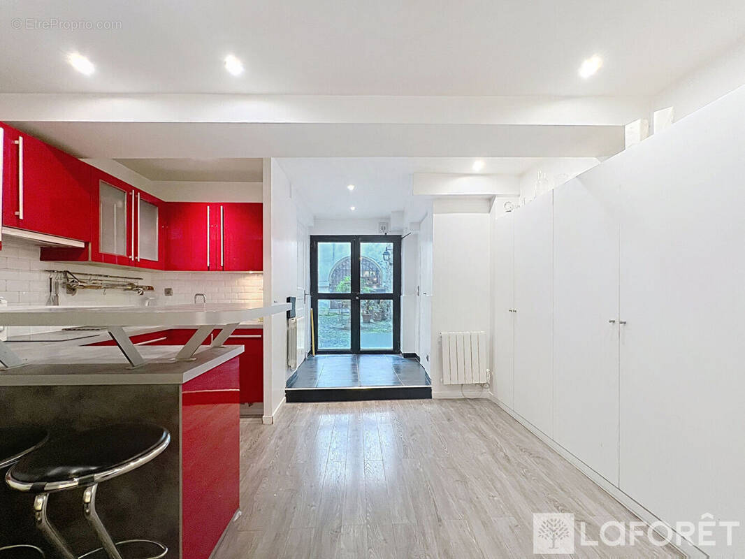 Appartement à PARIS-1E