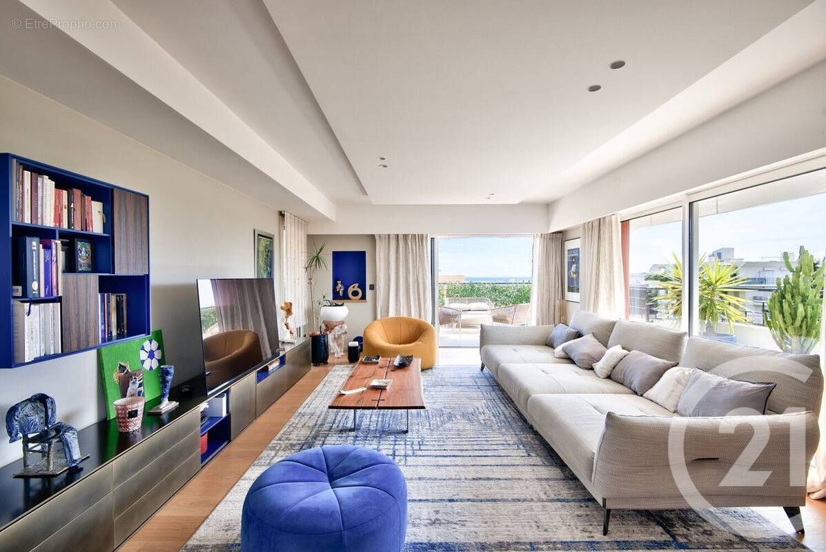 Appartement à SAINT-LAURENT-DU-VAR
