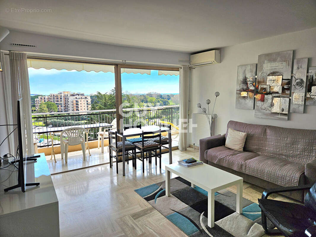 Appartement à MANDELIEU-LA-NAPOULE