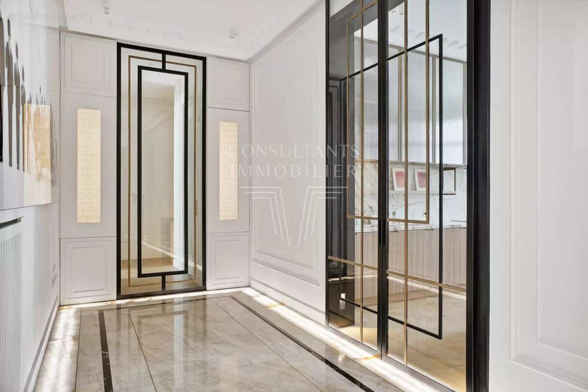 Appartement à PARIS-16E