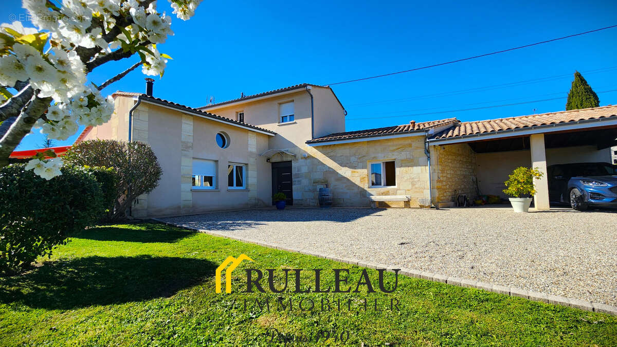 Maison à AUBIE-ET-ESPESSAS
