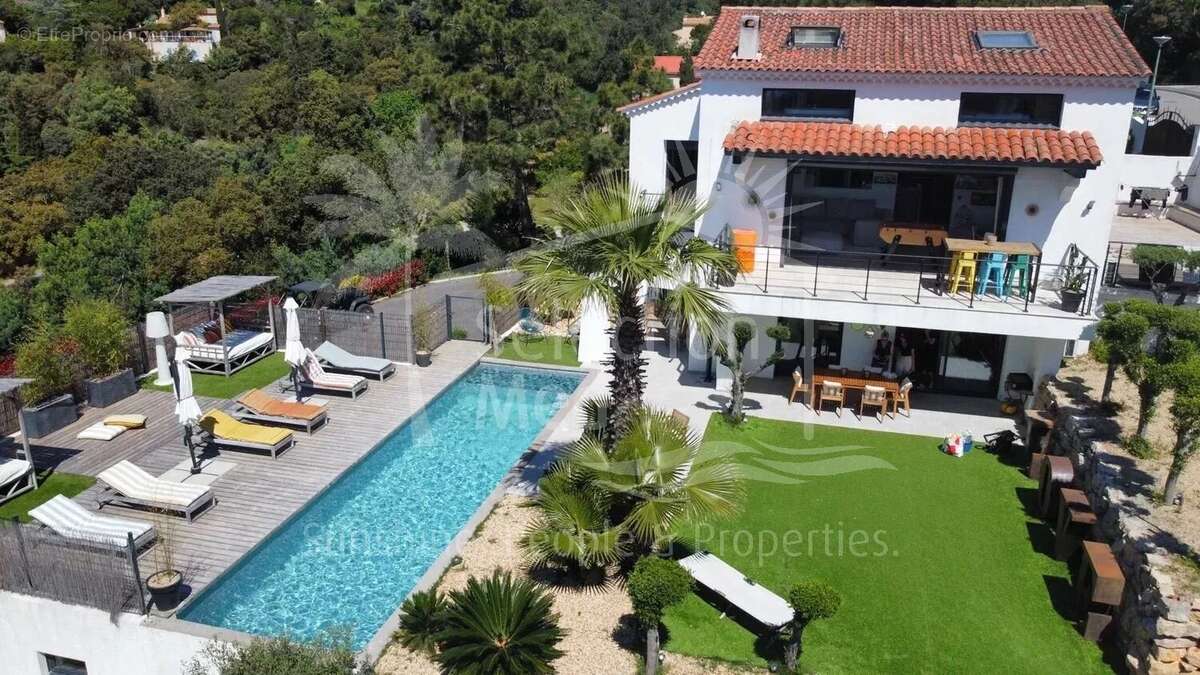 Maison à ROQUEBRUNE-SUR-ARGENS
