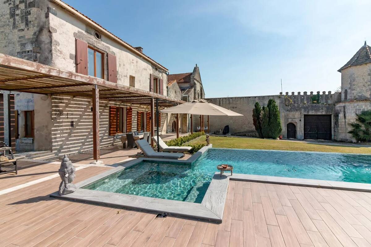 Maison à SEGONZAC