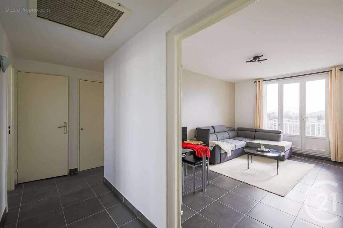 Appartement à LE PONT-DE-CLAIX