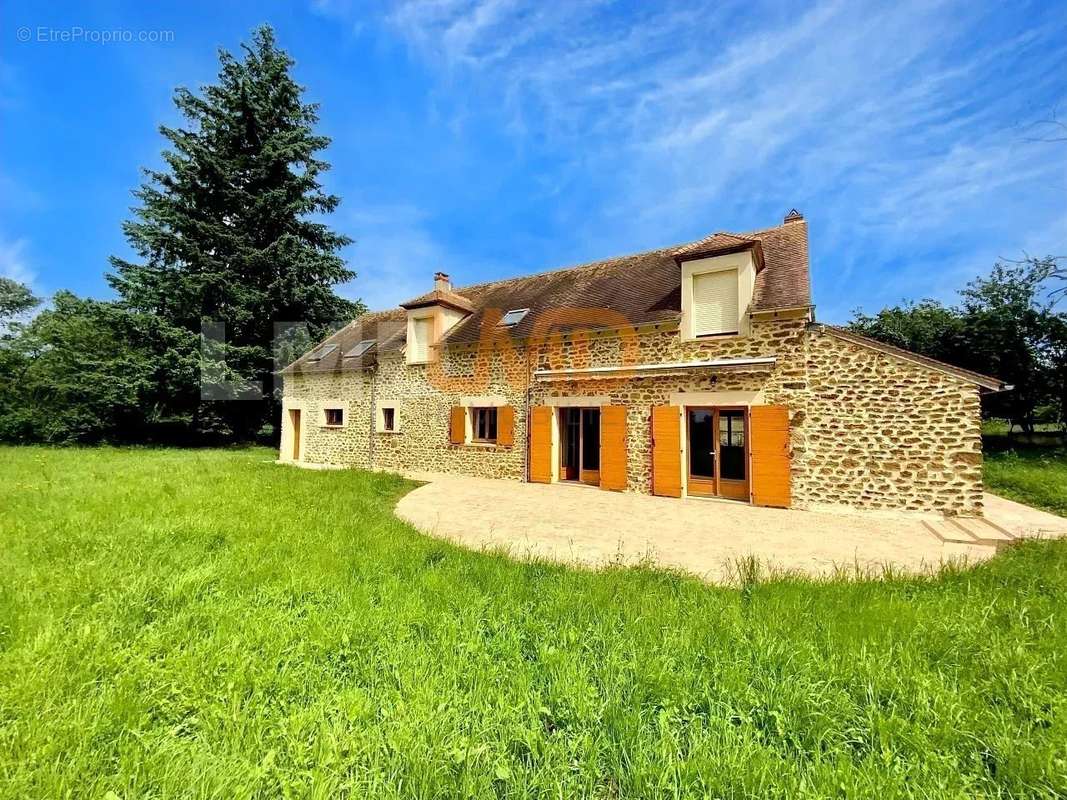 Maison à CHAILLAC
