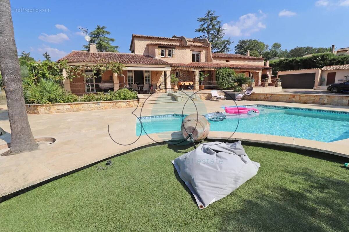 Maison à MOUGINS