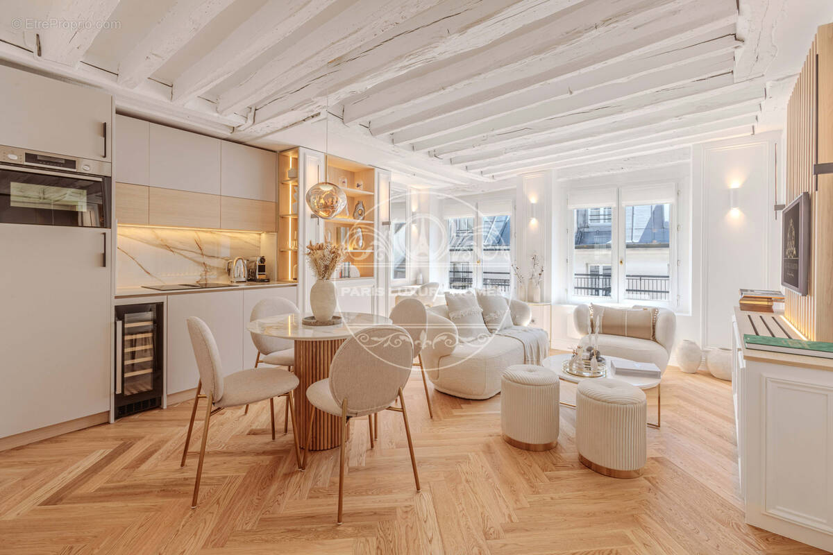 Appartement à PARIS-1E