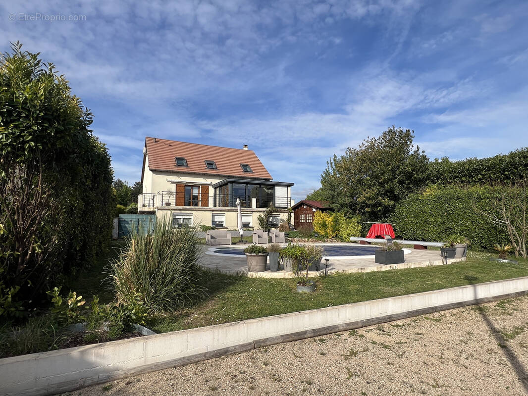 Maison à LA QUEUE-EN-BRIE