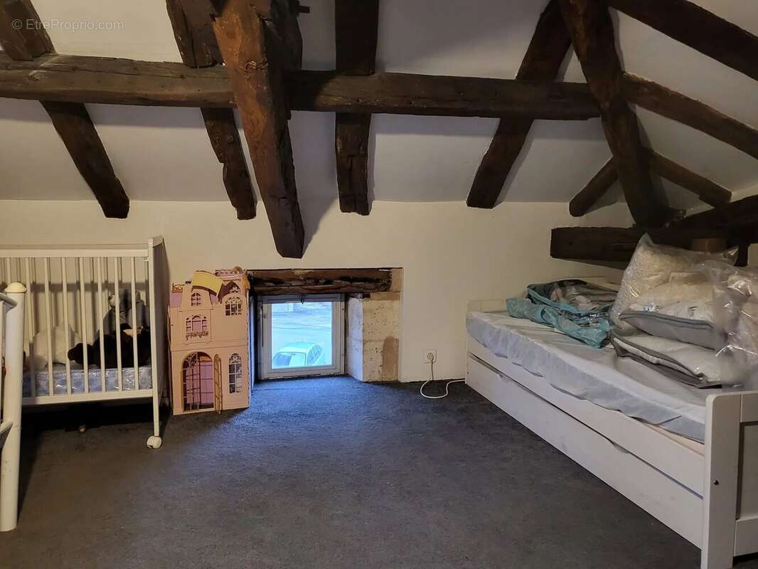 Appartement à JAVERLHAC-ET-LA-CHAPELLE-SAINT-ROBERT