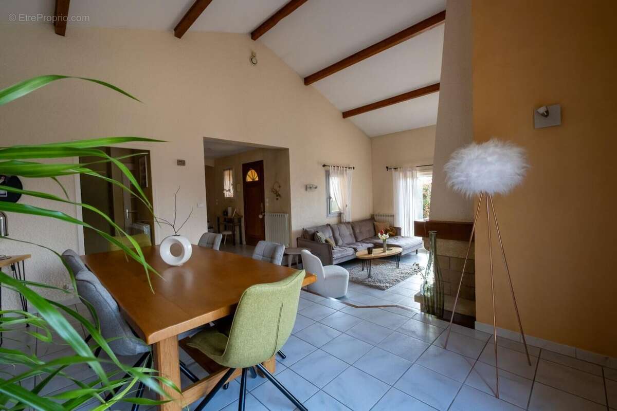 Photo 6 - Maison à JASSANS-RIOTTIER