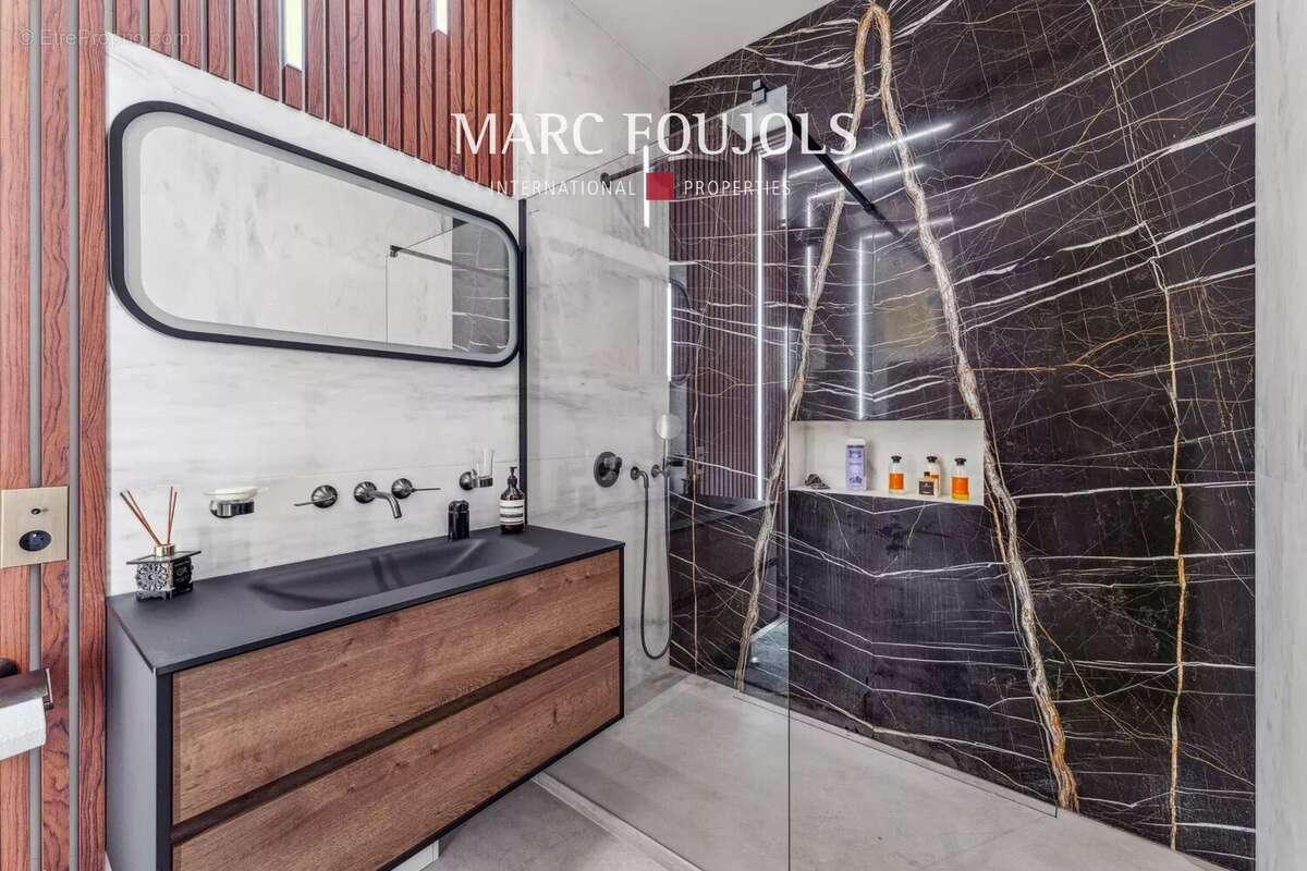 Appartement à PARIS-8E