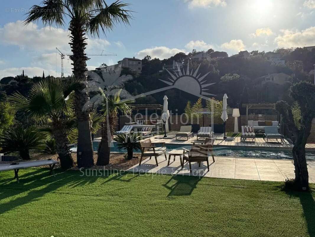 Maison à ROQUEBRUNE-SUR-ARGENS