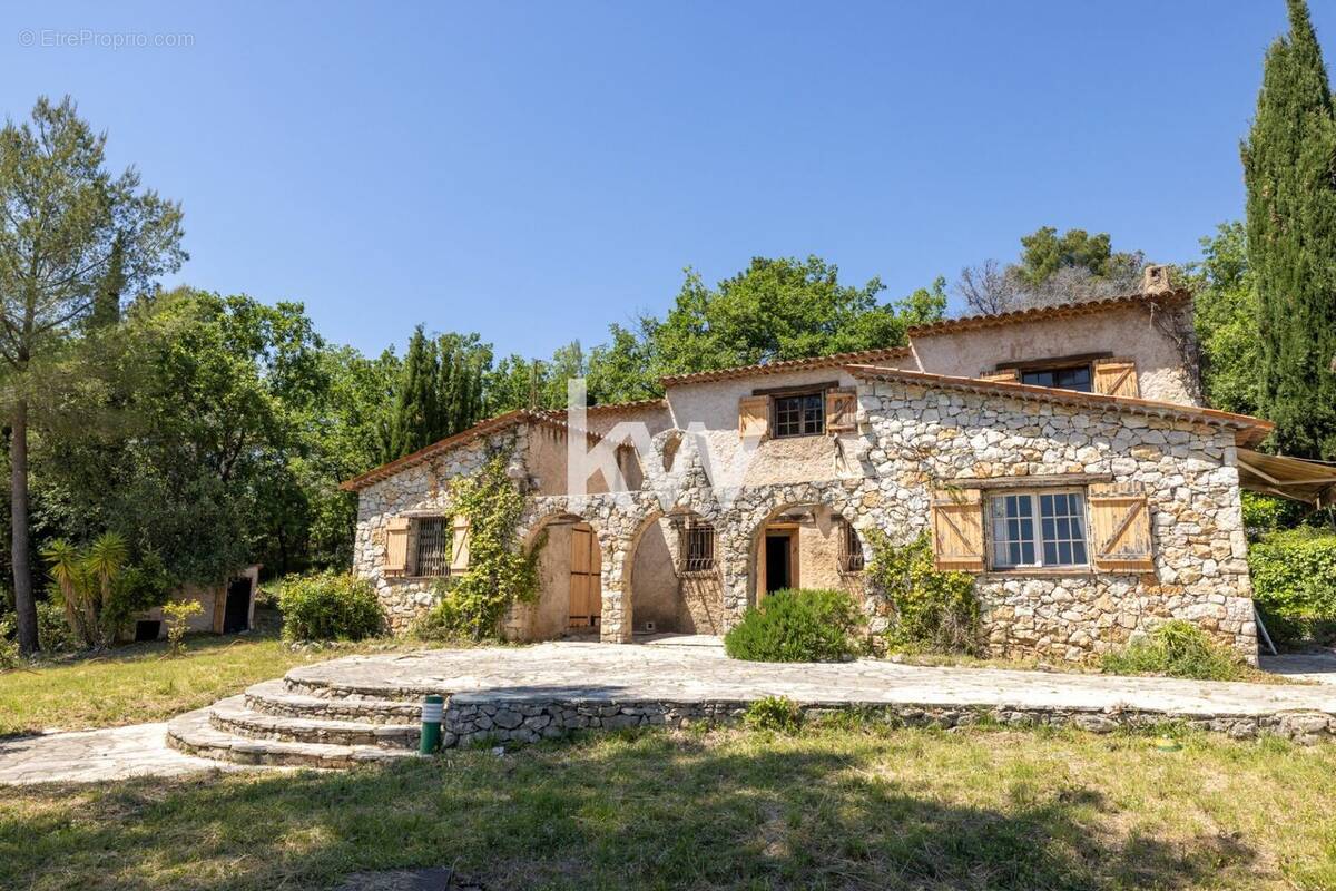 Maison à ROQUEFORT-LES-PINS