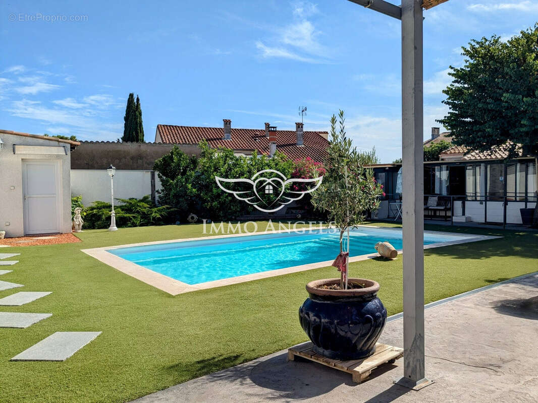 Jardin et piscine - Maison à SAUVIAN