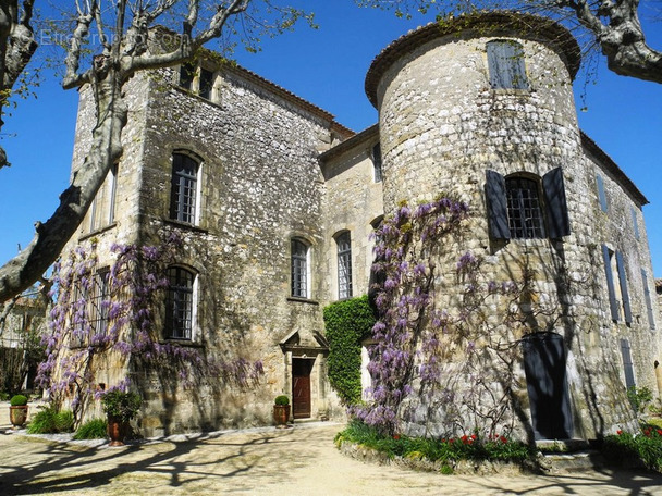 Maison à SAINT-CHAPTES