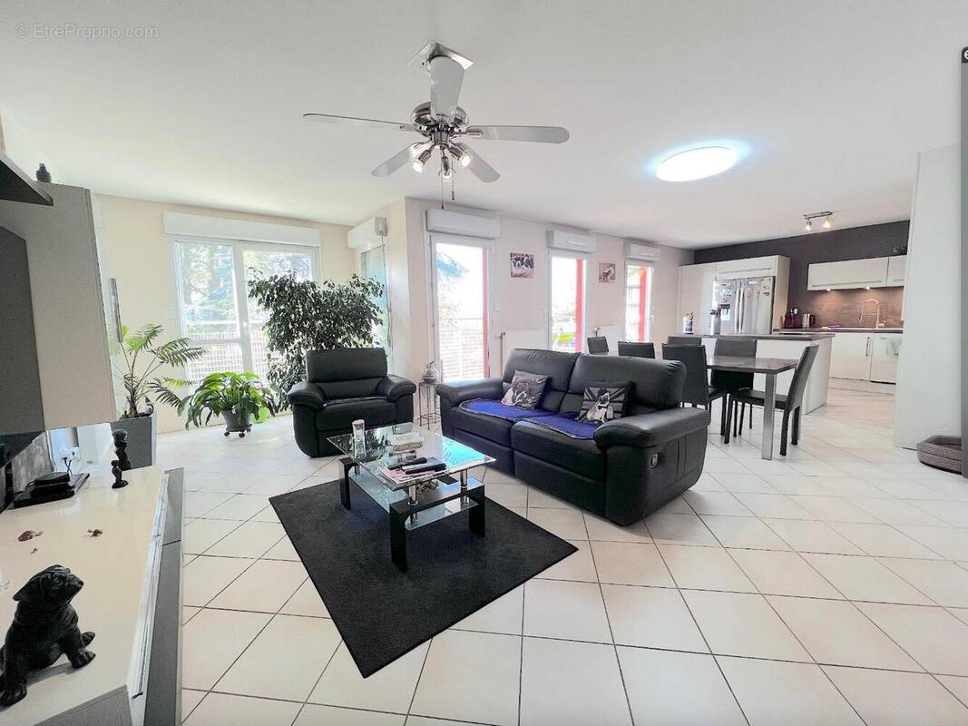   - Appartement à DECINES-CHARPIEU