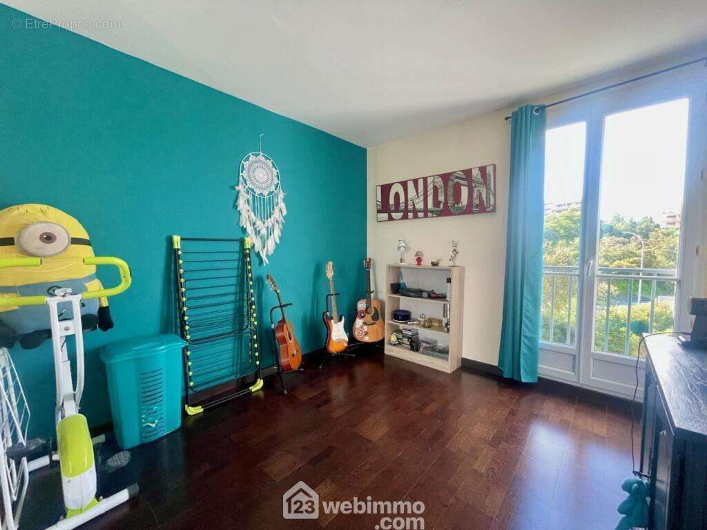 Deuxième chambre avec ses rangements. - Appartement à SAINTE-MAXIME