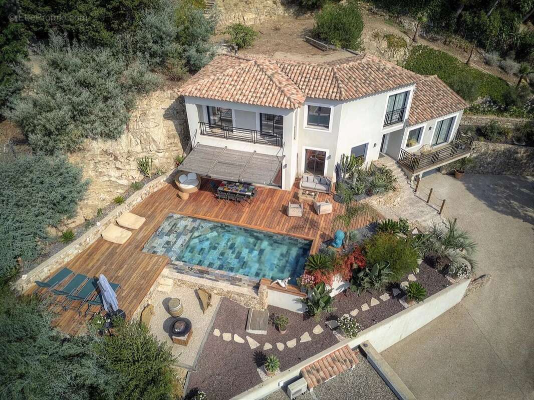 Maison à VALLAURIS