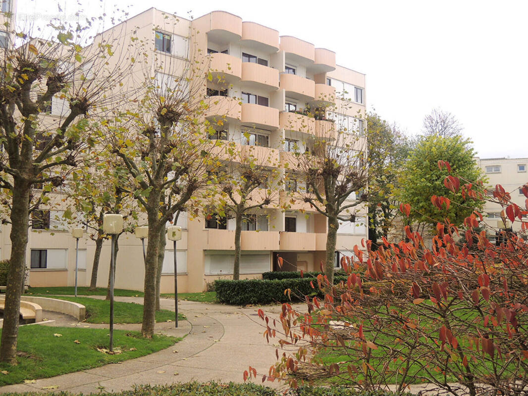 Appartement à MONTIGNY-LE-BRETONNEUX