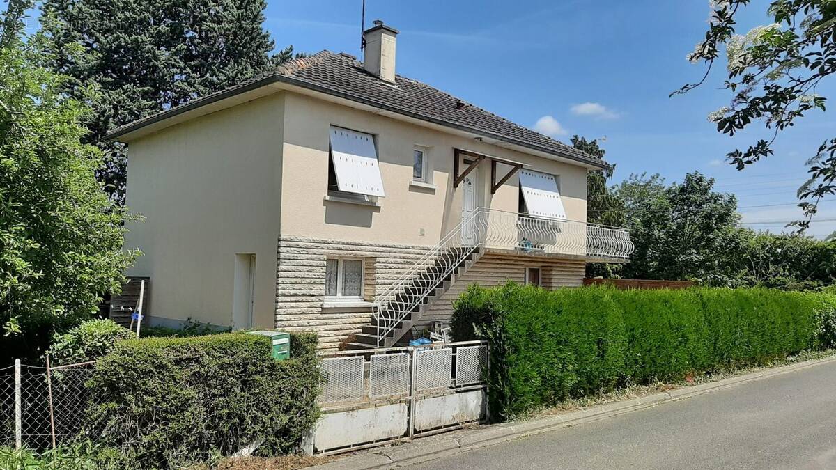 FACADE MAISON - Maison à JAUNAY-CLAN