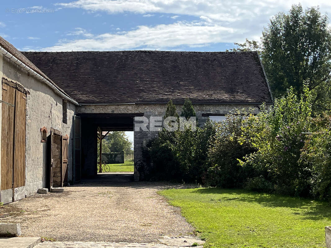 Maison à LA CHAPELLE-LA-REINE