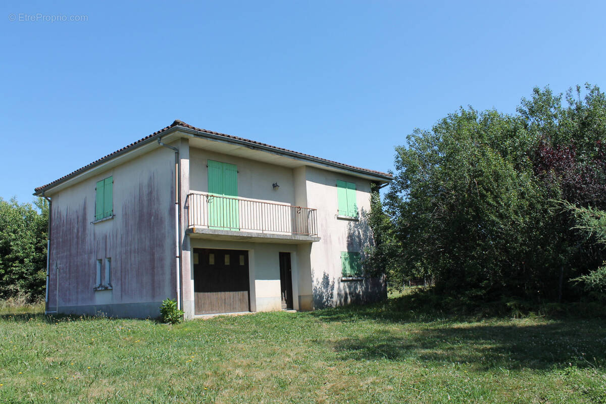Maison à SAINT-PIERRE-DE-FRUGIE
