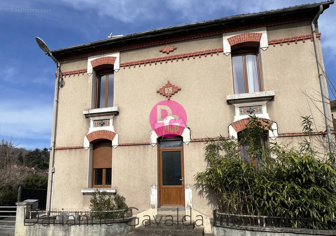 Maison à DECAZEVILLE