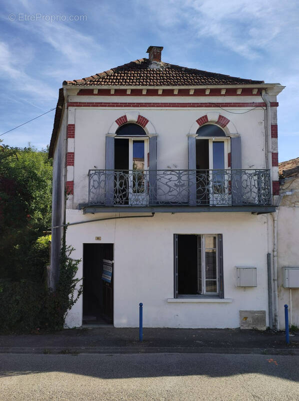 Maison à MONTAIGU-DE-QUERCY