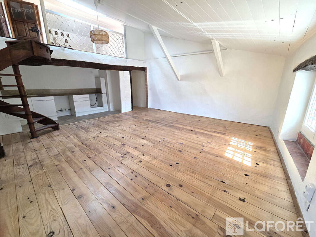 Appartement à COTIGNAC