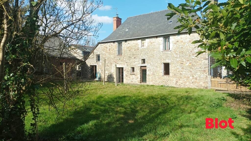 Maison à LIVRE-SUR-CHANGEON