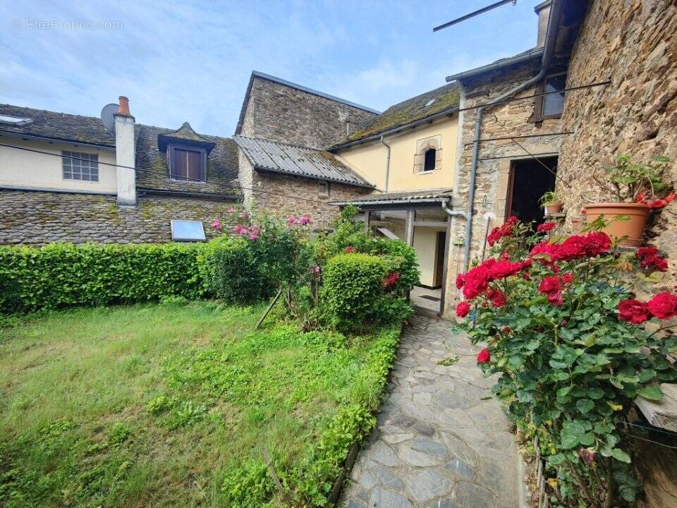 Maison à CALMONT