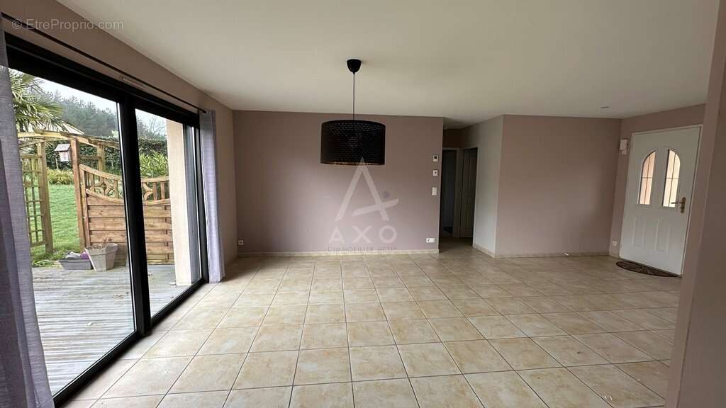 Maison à CUGAND