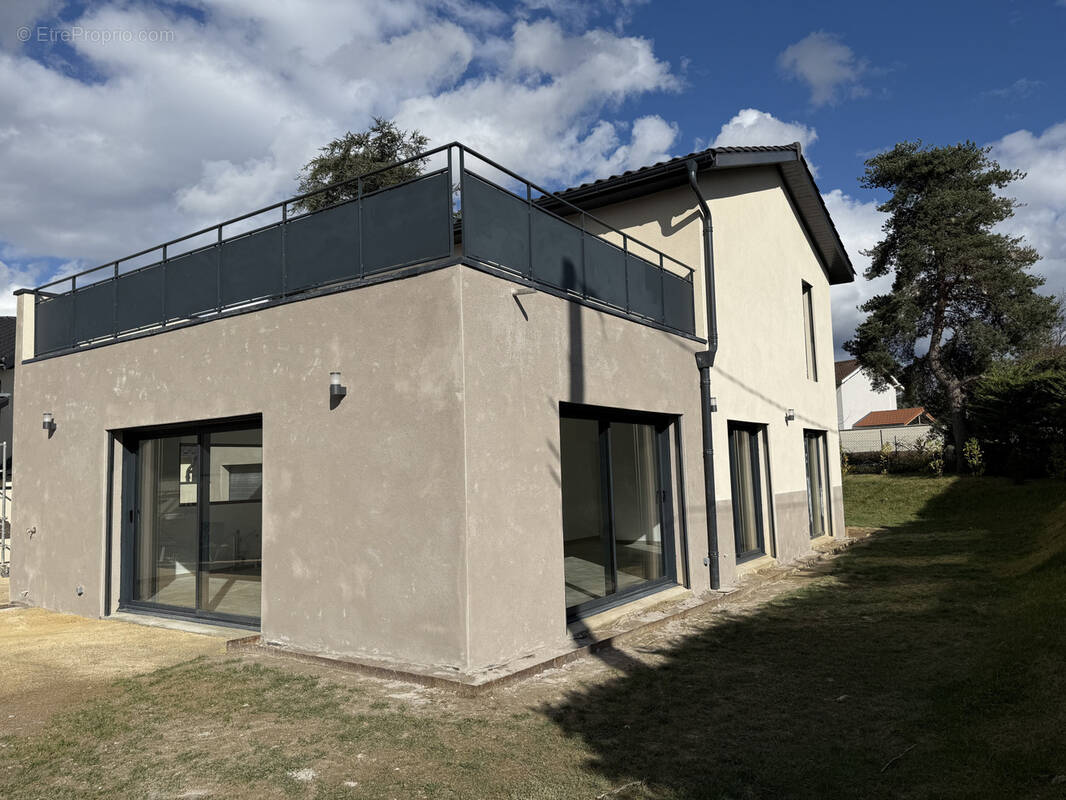 Maison à TASSIN-LA-DEMI-LUNE