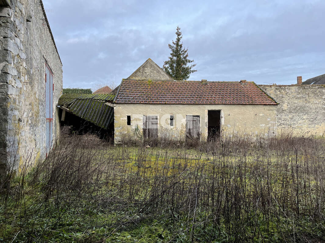 Terrain à LA CHAPELLE-LA-REINE