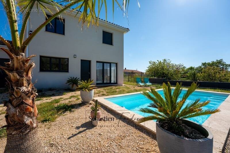 Maison à LE CASTELLET