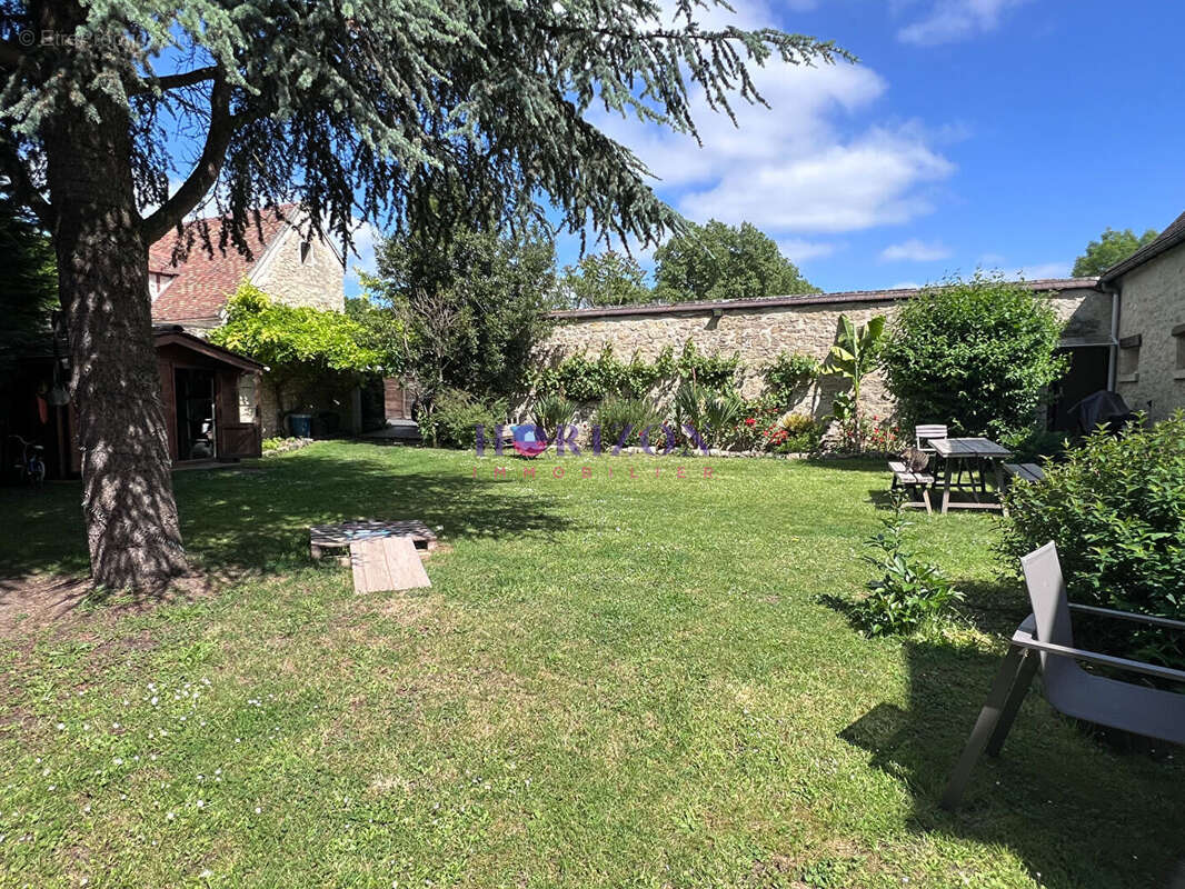 Maison à LA CHAPELLE-EN-SERVAL